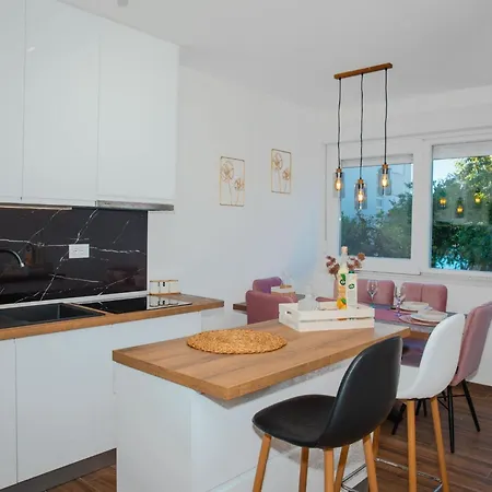 Matko - Two Bedrom With View Apartment Ploce (Dubrovnik-Neretva)